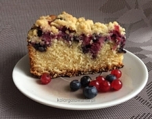 Prosty przepis na ciasto z owocami leśnymi.