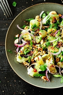 Sałatka z rozbitych ogórków