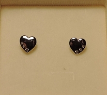 Niedawno zakupione małe cudeńka. W ogóle nie nosiłam kolczyków, a teraz te noszę codziennie :)