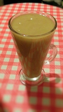 awokado + banan + brzoskwinie + sok pomarańczowy ;)