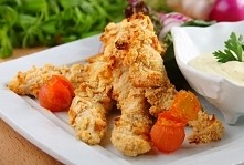 Kurczak w panierce z krakersów:


 filet z kurczaka
    1 kg
    Sos sałatkowy czosnkowy Knorr 1 opak
    krakersy pikantne 50 dkg
    jogurt 20 ml
    Majonez 3 łyżki
    woda ...