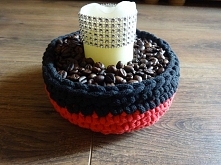 Szydełkowy kosz ze sznurka. Mały, okrągły koszyk idealny do ozdoby lub na drobiazgi. Zapraszam na aszir.blogspot.com