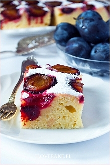 Ciasto jogurtowe ze śliwkami