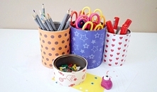 Oragnziery na biurko z puszek i kolorowych pianek :) Zapraszamy po intrukcje jak je zrobić!