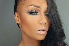 Przepiękny makijaż ... ♥ i te usta !