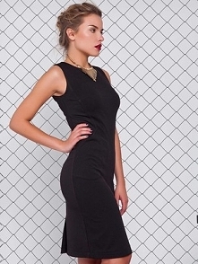 Bardzo kobieca sukienka o fasonie etui, 97 zł
Idealna na wieczorne przyjęcia czy randkę.