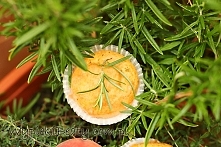 Babeczki brzoskwiniowe z rozmarynem - Wypieki Beaty