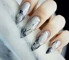 marmurowe paznokcie