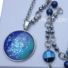 Malowany medalion z hematytem w gartagallery.pl