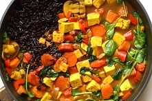 Tofu z warzywami w curry. 
...