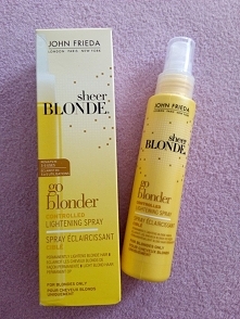 Tyle się oczytałam, tyle naoglądałam po tym sprayu włosów, że wpisałam na listę zakupów :P cena zwaliła mnie z nóg, w Hebe kosztuje 58 zł !!! Ale, ALE! Wchodzę sobie do Rossmann...