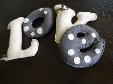 Filcowe LOVE:) Napis wykonany z filcu, wypełniony kulką sylikonową. Więcej na aszir.blogspot.com