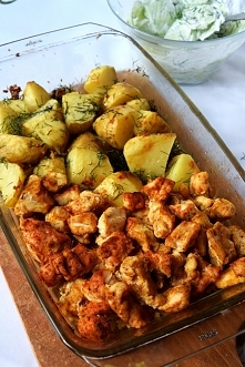 PIECZONE PIERSI Z KURCZAKA PLUS CZOSNKOWE ZIEMNIACZKI :) WSZYSTKO ZAPIEKANE W NACZYNIU ŻAROODPORNYM (BEZ TŁUSZCZU)!!!