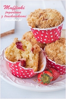 JOGURTOWE MUFFINKI Z TRUSKAWKAMI I KRUSZONKĄ 


Jogurt nadaje delikatności i kremowej konsystencji, natomiast olej sprawia, że muffinki są wilgotne. Truskawki oczywiście możemy ...