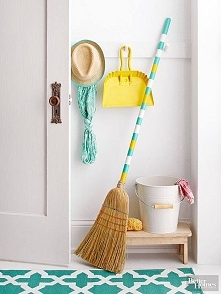 Nawet miotła może być piękna i umilić nam sprzątanie. :D Kolorowa taśma, farba i mamy przepiękny efekt! <3