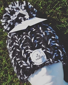 Beanie Black&White&Silver ✨ Wool, acrylic fibers. 100%warm. Hand knitted.
Grube Mega Czapy :-) z mega pomponami :-)

facebook//myivostin
instagram/myivostin

polub mnie ...