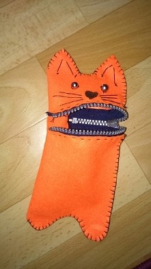 Filcowy piórnik kotek ;) mogę zrobić na zamówienie ;)