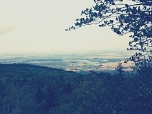 piękny widok...( wygasły wulkan na "Śląży", około 10 km od Wrocławia) wrto się po wspinać (^_−)☆