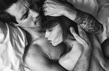 "Bądź zawsze piękna, bez względu na to co Cię spotka w życiu. Nie przejmuj się nieułożonymi włosami, złamanym paznokciem czy poplamionym swetrem. Samochód psuje się w najmn...