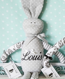 Króliczek w odcieniach szar...