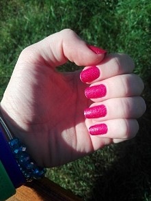 Polecam piaskowe lakiery Golden Rose :) Na pazurkach trzeci dzień i zero odprysków :))