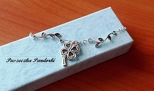 śliczna bransoletka z koniczynką i listkami