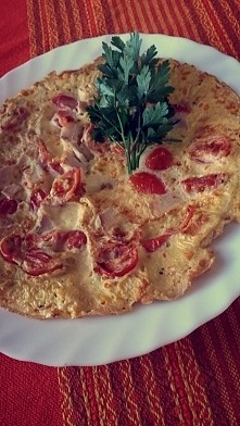 Omlet z szynką i pomidorami...