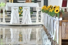 dekoracje ławek na ślub, dekoracje kościołów