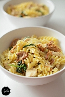 Prosty makaron z kurczakiem i kurkami. Kliknij w zdjęcie i zobacz przepis.