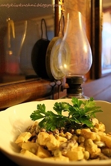 Sałatka z kurczakiem, pikantna