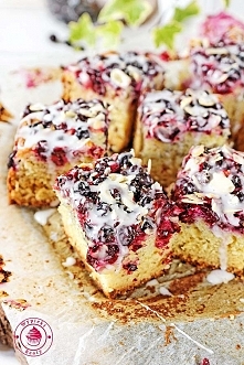 Jogurtowe ciasto z czarną porzeczką
 

Wszystkie produkty - szczególnie jajka, jogurt i olej powinny być w temperaturze pokojowej.

Składniki

ciasto:
500 g mąki pszennej
200 g ...