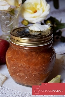 Prażone jabłka, z sokiem z cytryny oraz dużą ilością cynamonu! Jest to obowiązkowy przetwór, który wykonuję w największych ilościach, głównie w słoikach litrowych. :)