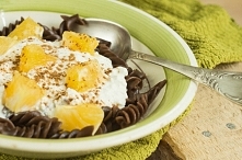 Makaron czekoladowy z serem, pomarańczą i cynamonem