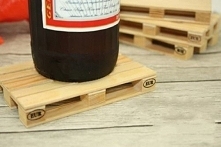 Komplet 4 drewnianych podkładek pod kubek PALETA