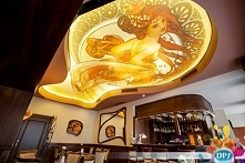 Piękna restauracja jeszcze upiększona naszymi sufitami napinanymi z nadrukiem! Można nadrukować, co tylko chcecie i uformować to w kształt, jaki sobie wymarzycie!