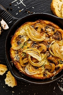 FRITTATA Z GRZYBAMI I CEBULĄ