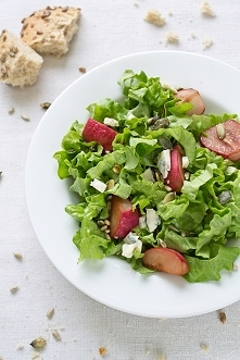 SAŁATKA Z PIECZONYMI RZODKI...