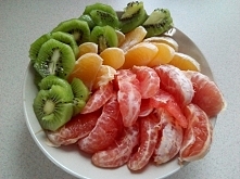 Oj, coś mnie "rozkłada"...Nic dziwnego jak wszyscy kichają, smarkają i kaszlą :/ trochę witamin - a może przejdzie bokiem choróbsko ;)