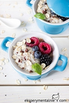 Owsianka z nasionami chia i owocami na śniadanie / Overnight Oats with Chia seeds and fruits