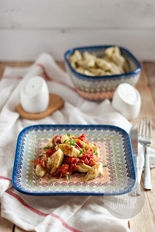 TYMIANKOWE KOPYTKA Z SOSEM POMIDOROWYM.