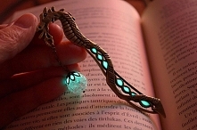 świecąca zakładka do książki