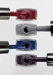 Kiedy za oknem jest już częściej deszczowo niż słonecznie, porzucam moje ulubione jaskrawe lakiery i neony na rzecz nieco bardziej stonowanych barw. Tak samo jak mój letni makij...