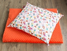 Zestaw w laleczki. Poducha 65x70cm wypełniona puchem silikonowym oraz kołderka 90x140cm, wypełniona ociepliną 3cm. Bawełna + mandarynkowy plusz minky. Zapraszam na strony Misia ...