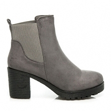 Zamszowe sztyblety na obcasie