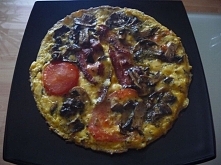 Omlet z ziołami


Składniki

    4 jajka
    sól
    zioła prowansalskie
    3 łyżeczki masła
    2 plasterki boczku
    3 - 4 plasterki pomidora
    5 średniej wielkości piecza...