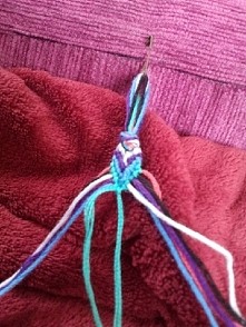 Robię Bransoletkę xDD 
Jeden z łatwiejszych wzorów ;)