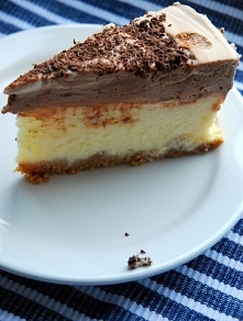 Sernik z musem z mlecznej czekolady