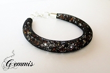 Błyszczące rudo-srebrne kryształki zamknięte w czarnej siatce tworzące urzekającą bransoletkę
Szukajcie GEMMIS na fb (dokładny link w komentarzu)