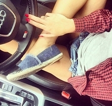 Piękna koszula w kratę. Idealna na spotkanie ze znajomymi. Będziesz wyglądać w niej stylowo.