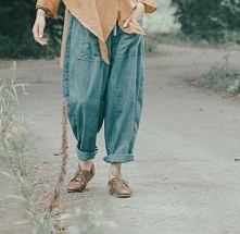 Luźne spodnie typu baggy. Klik w zdjęcie.